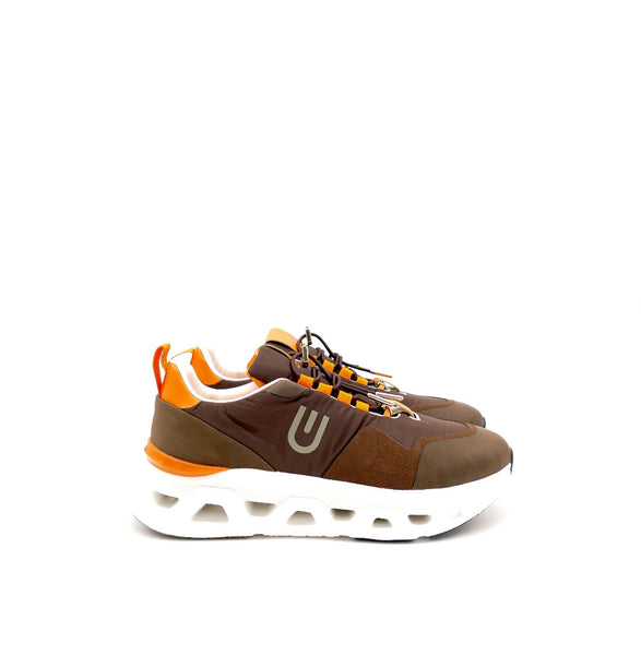Sneaker, braun